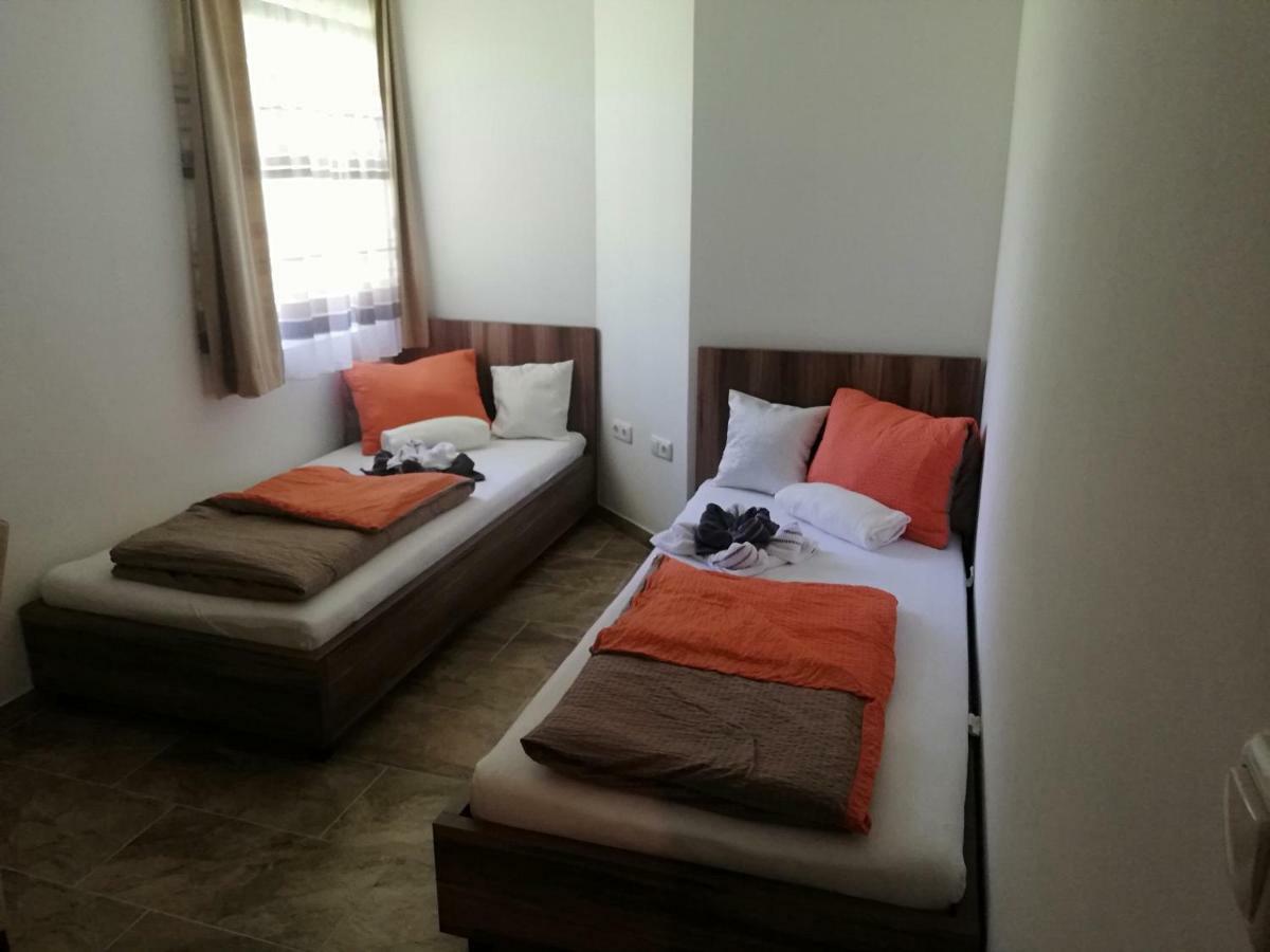 Haus Alexis Hotel Faak am See Bagian luar foto
